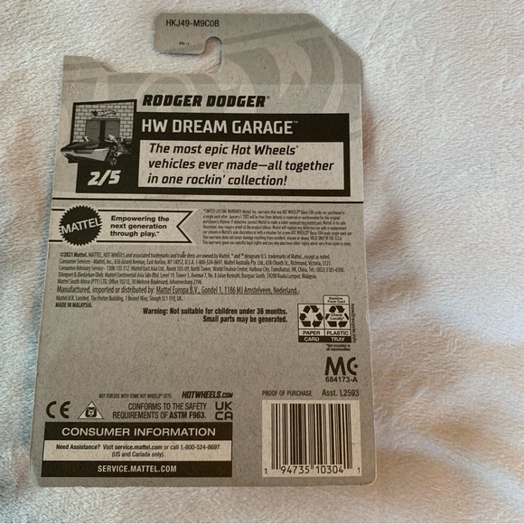 MATTEL Hot Wheels 2023 Rodger Dodger Dream Garage Diecast Car White Gold - Picture 9 of 13